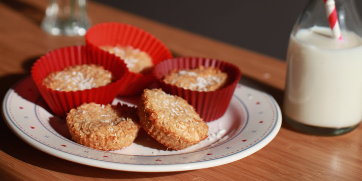 4 Ingredient Healthy Coconut Macaroons