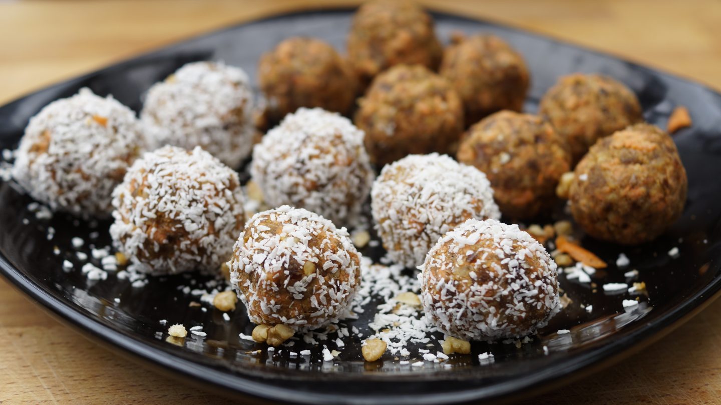 No Bake Healthy Carrot Cake Bites