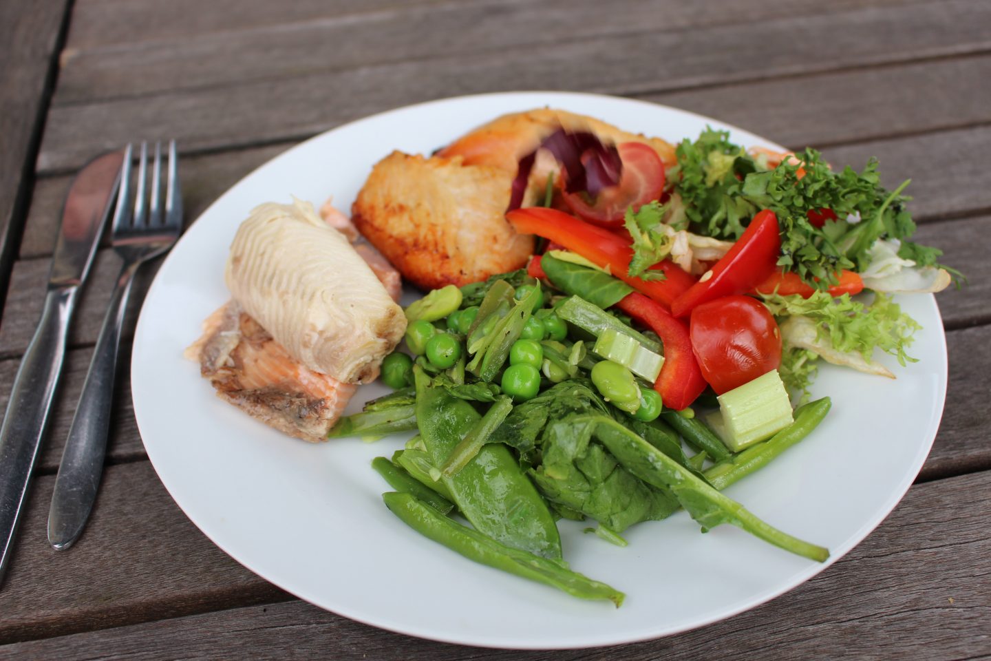 How to Eat Healthily at a Buffet or BBQ!