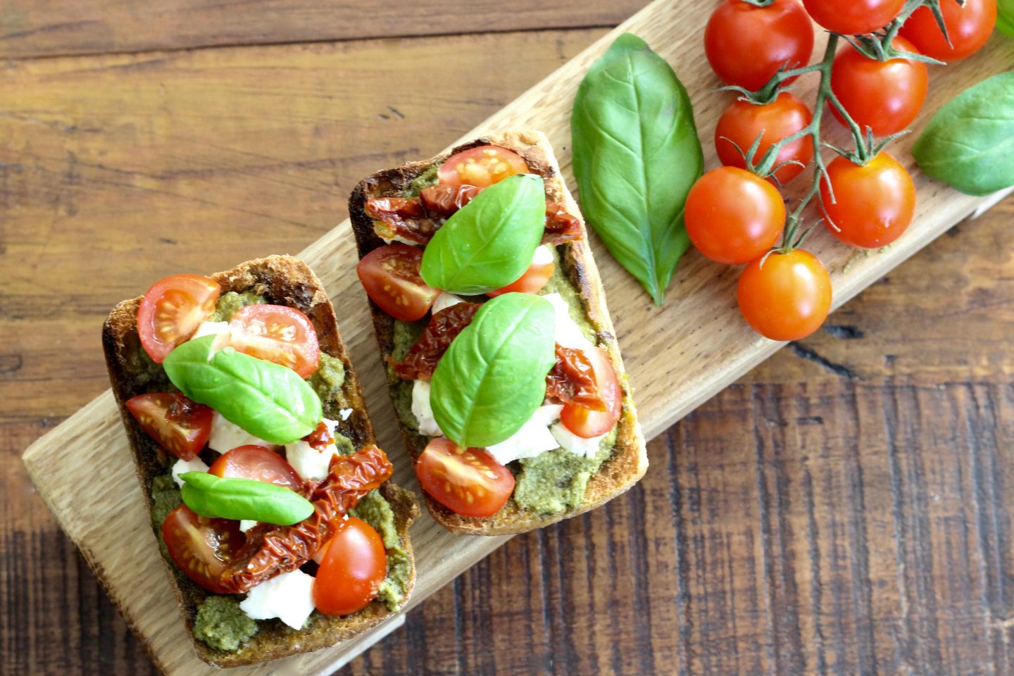 Healthy Bruschetta with Pesto, Tomato & Feta
